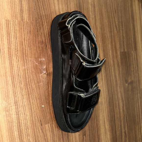 Chanel Patent Leather CC ‘Dad’ Sandals - C’22 - Picture 5 of 10